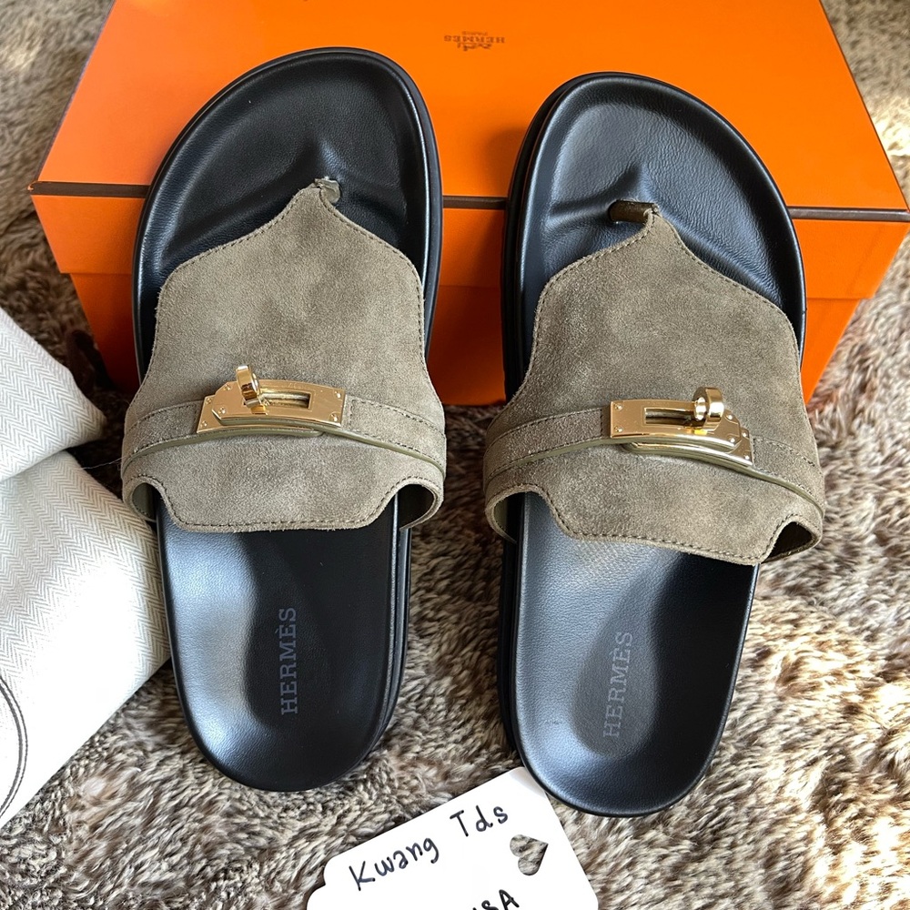 Hermes Empire Sandals

❌ SOLD ❌